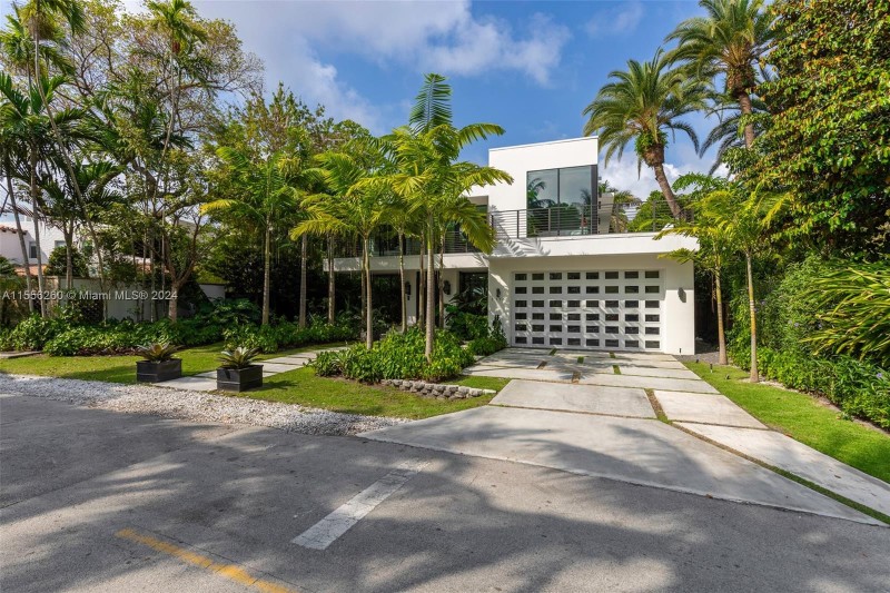 Tropical Modern Home